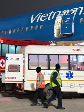 Máy bay Vietnam Airlines hạ cánh khẩn cấp tại Ấn Độ cấp cứu khách