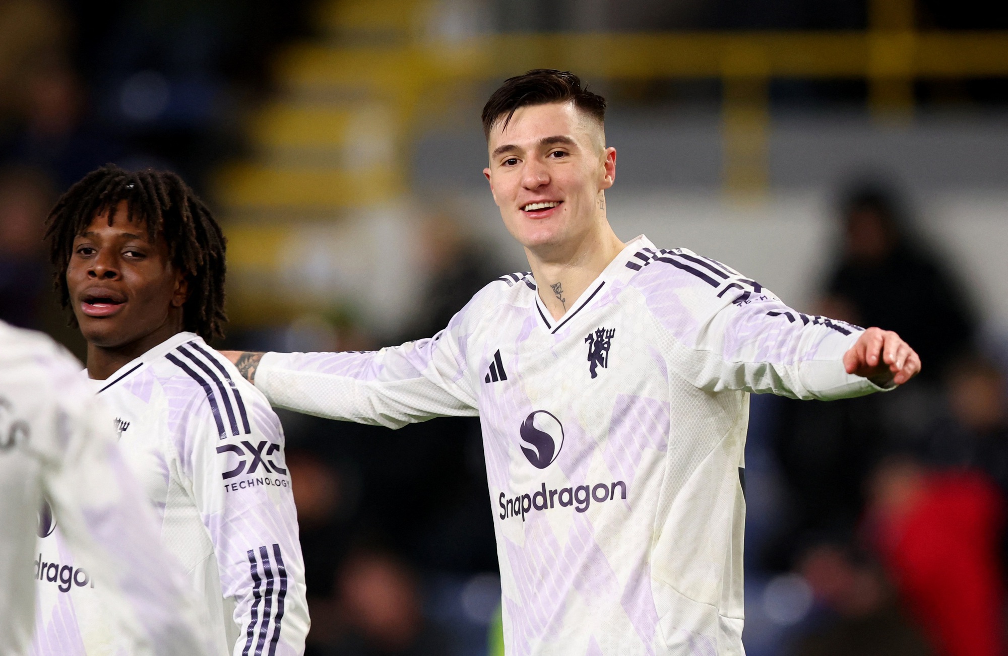 Sesko lập cú đúp, Man United vẫn bị cầm chân ở trận ra mắt của Fletcher - Ảnh 1.