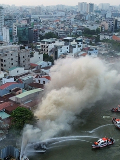 Du thuyền King Yacht cháy rụi trên sông Sài Gòn: Hé lộ nguyên nhân ban đầu
