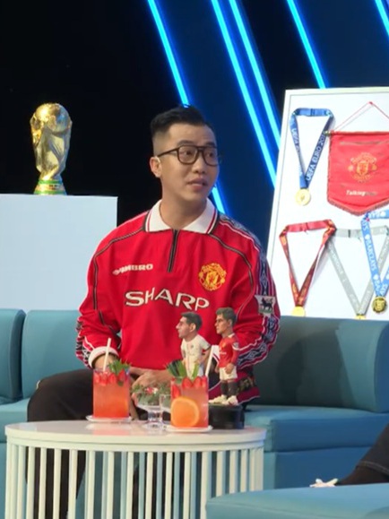 9PM Show - Chuyện chưa kể - Tập 5: MC Hoàng Rapper: Từ fan M.U đến nhà sưu tầm áo đấu