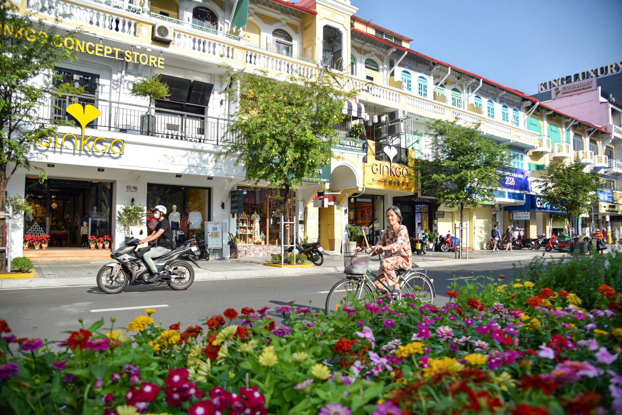 TP. Hồ Chí Minh ủng hộ Khang Điền chỉnh trang chợ Bến Thành, đường Nguyễn Huệ, Đồng Khởi trước Tết- Ảnh 2. TP. Hồ Chí Minh ủng hộ Khang Điền chỉnh trang chợ Bến Thành, đường Nguyễn Huệ, Đồng Khởi trước Tết- Ảnh 2.