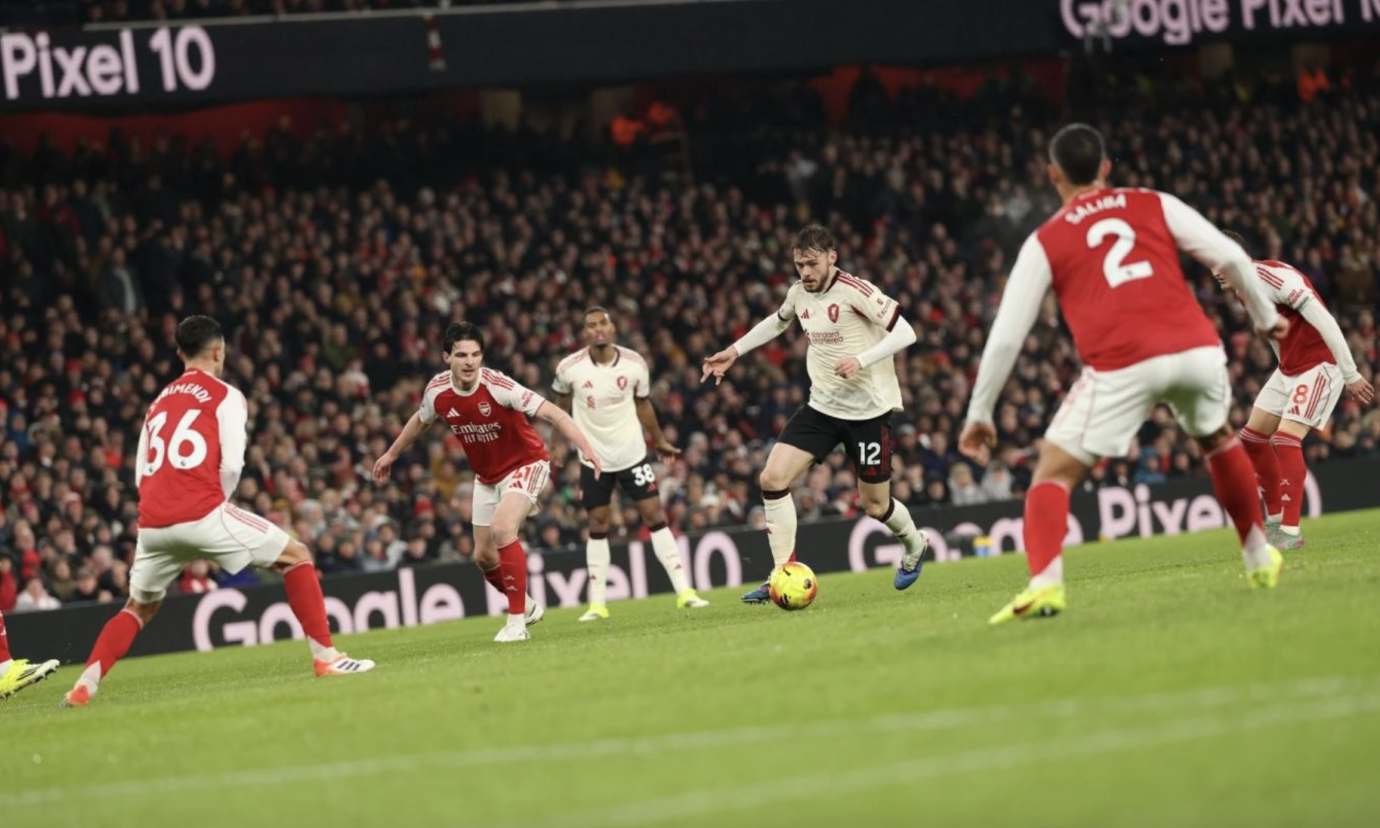 Arsenal bị Liverpool cầm chân, cuộc đua Ngoại hạng thêm nóng- Ảnh 2.