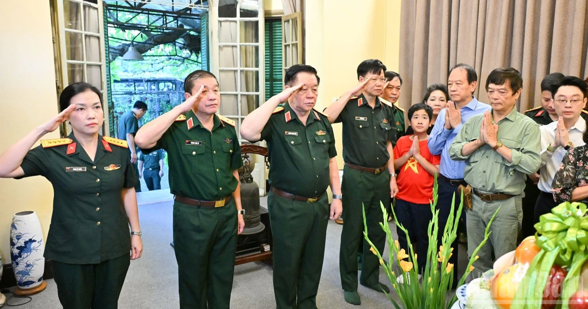 Dâng hương tưởng nhớ Đại tướng Võ Nguyên Giáp