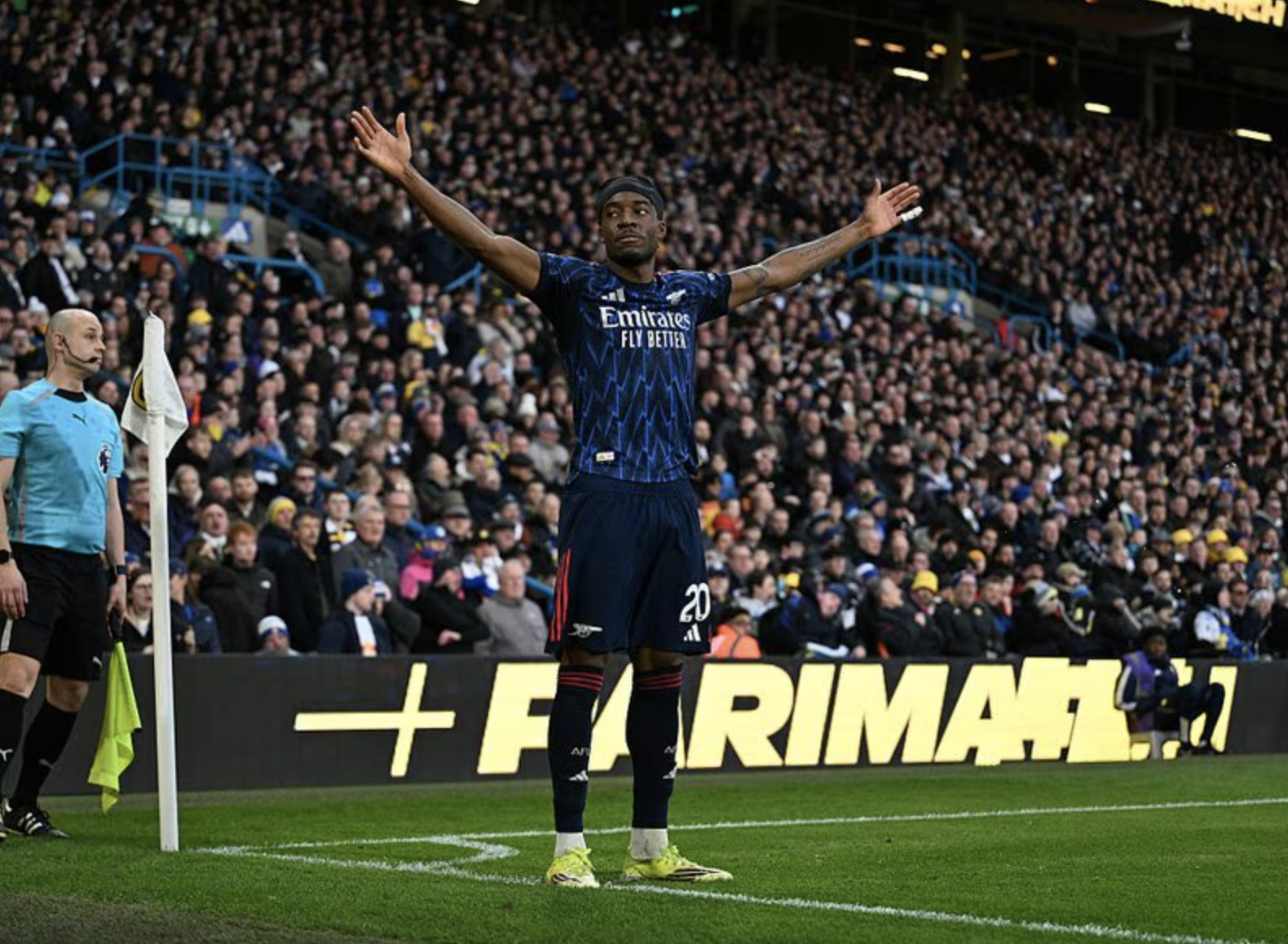 Thắng đậm Leeds United, Arsenal vững ngôi đầu Ngoại hạng - Ảnh 1.