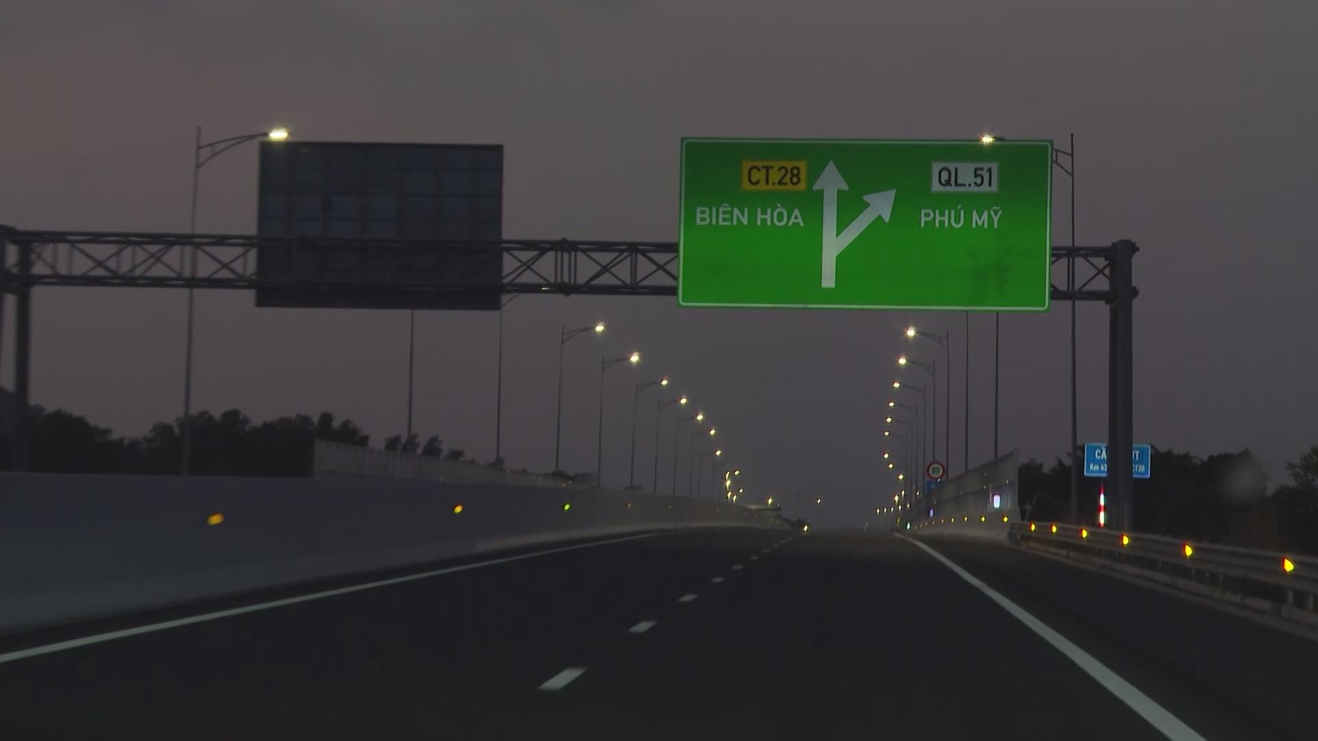 60 Giây ngày 10/2/2026 | Hoàn thành cao tốc Biên Hòa - Vũng Tàu, công nhân phấn khởi về quê đón Tết - Ảnh 3.