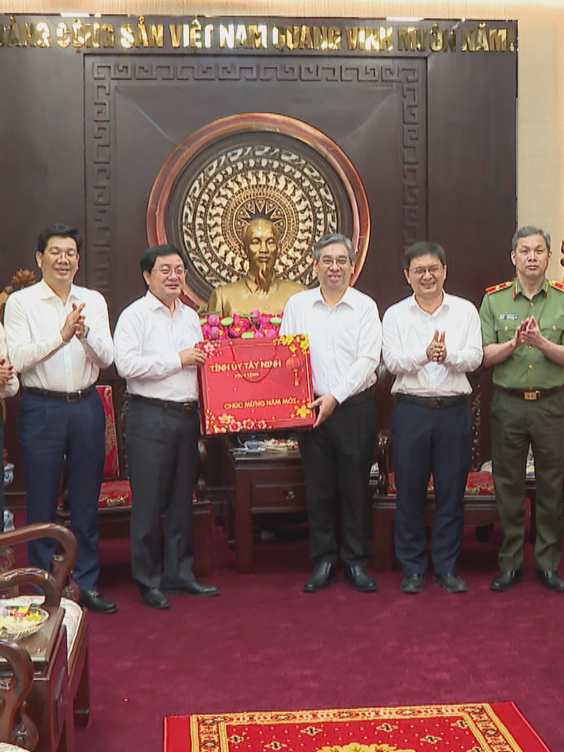 Đoàn công tác tỉnh Tây Ninh chúc Tết TP. Hồ Chí Minh nhân dịp Xuân Bính Ngọ 2026