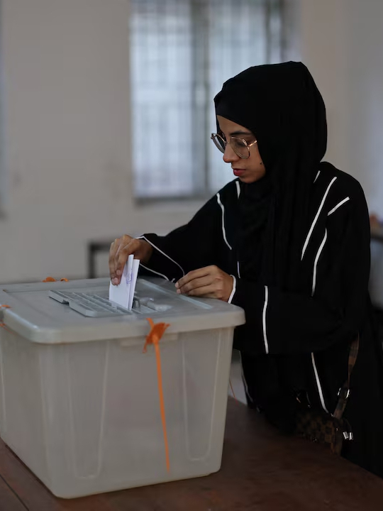 Bangladesh tổ chức cuộc tổng tuyển cử bước ngoặt