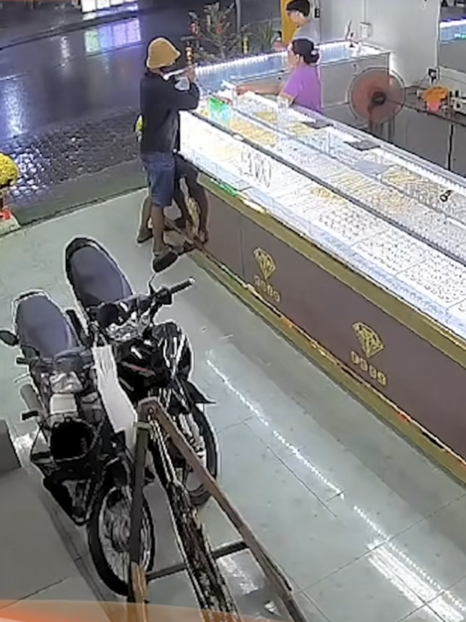 TP. Hồ Chí Minh phá nhanh vụ cướp giật tài sản tại tiệm vàng
