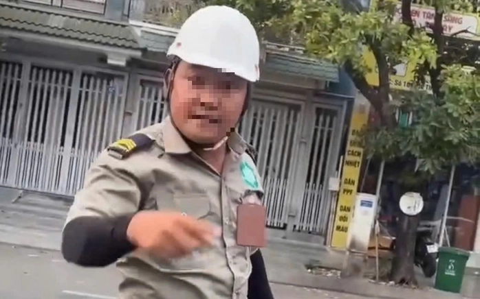 Bảo vệ chặn đầu xe, đe dọa tài xế ô tô ở TP. Hồ Chí Minh đã đến trụ sở Công an
