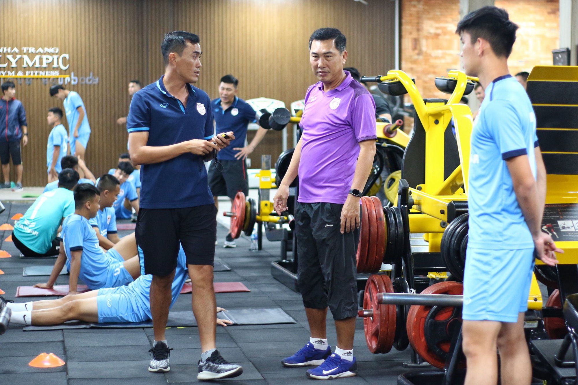 HLV Hứa Hiền Vinh "cập bến" CLB Becamex TP. Hồ Chí Minh- Ảnh 3. HLV Hứa Hiền Vinh "cập bến" CLB Becamex TP. Hồ Chí Minh- Ảnh 3.