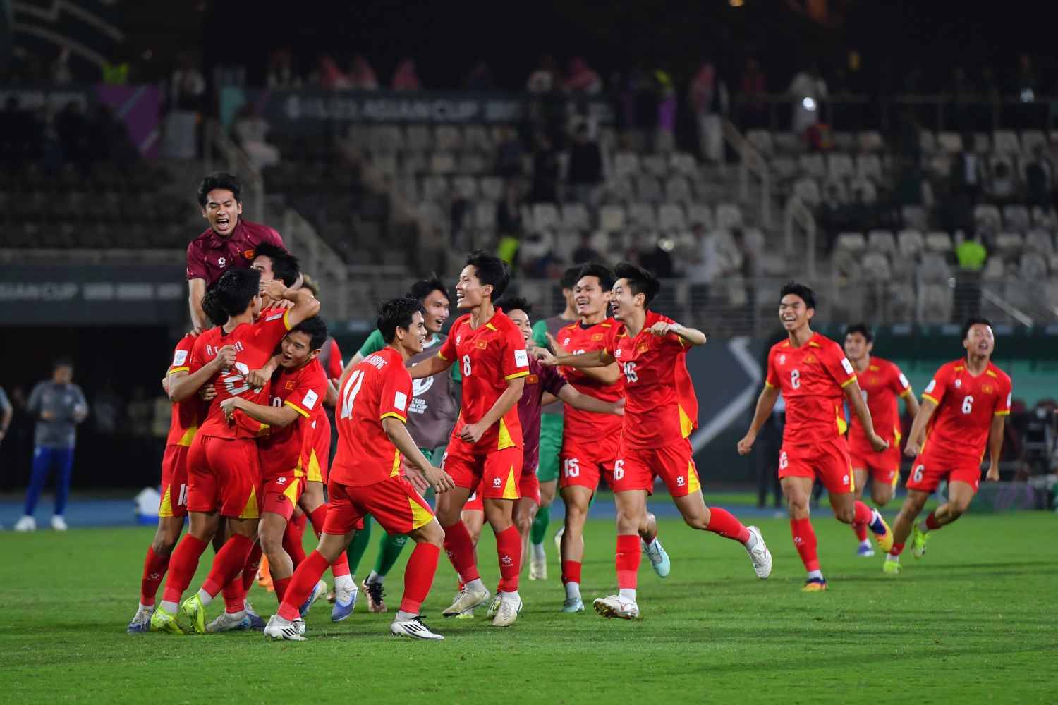 Chủ tịch và Tổng thư ký FIFA gửi quà đặc biệt đến Chủ tịch VFF Trần Quốc Tuấn: Chúc tết tài lộc…- Ảnh 3.