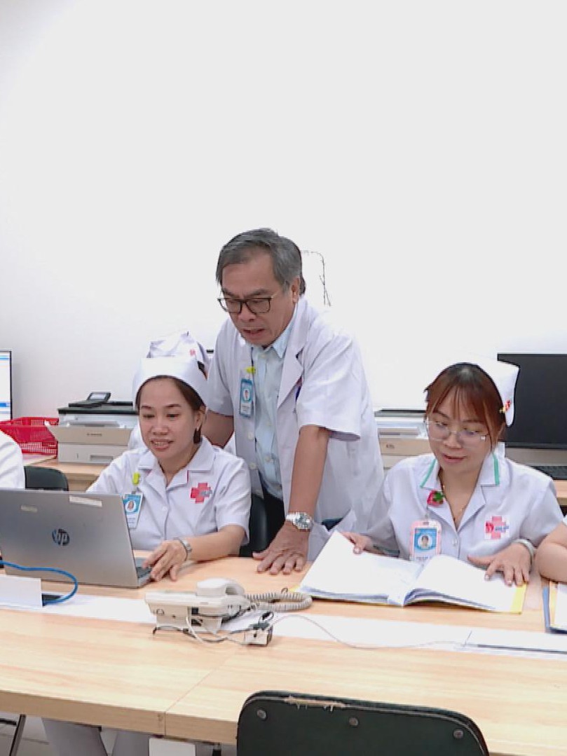 Áo blouse giữa mùa xuân