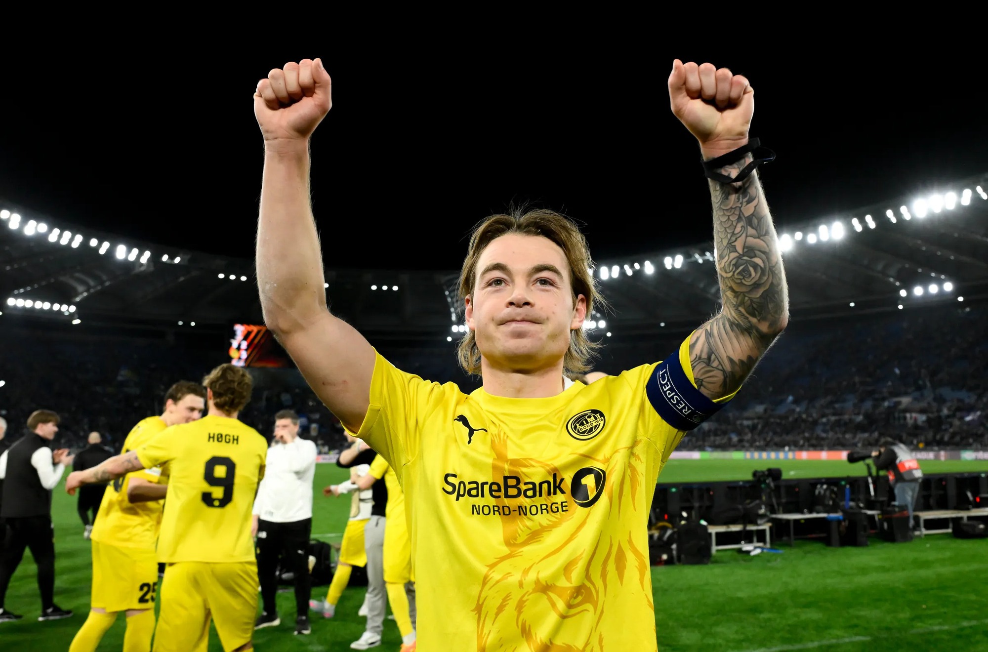 Sân cỏ nhân tạo giúp đội bóng đến từ vùng lạnh giá tiếp tục gây sốc ở Champions League - Ảnh 1.