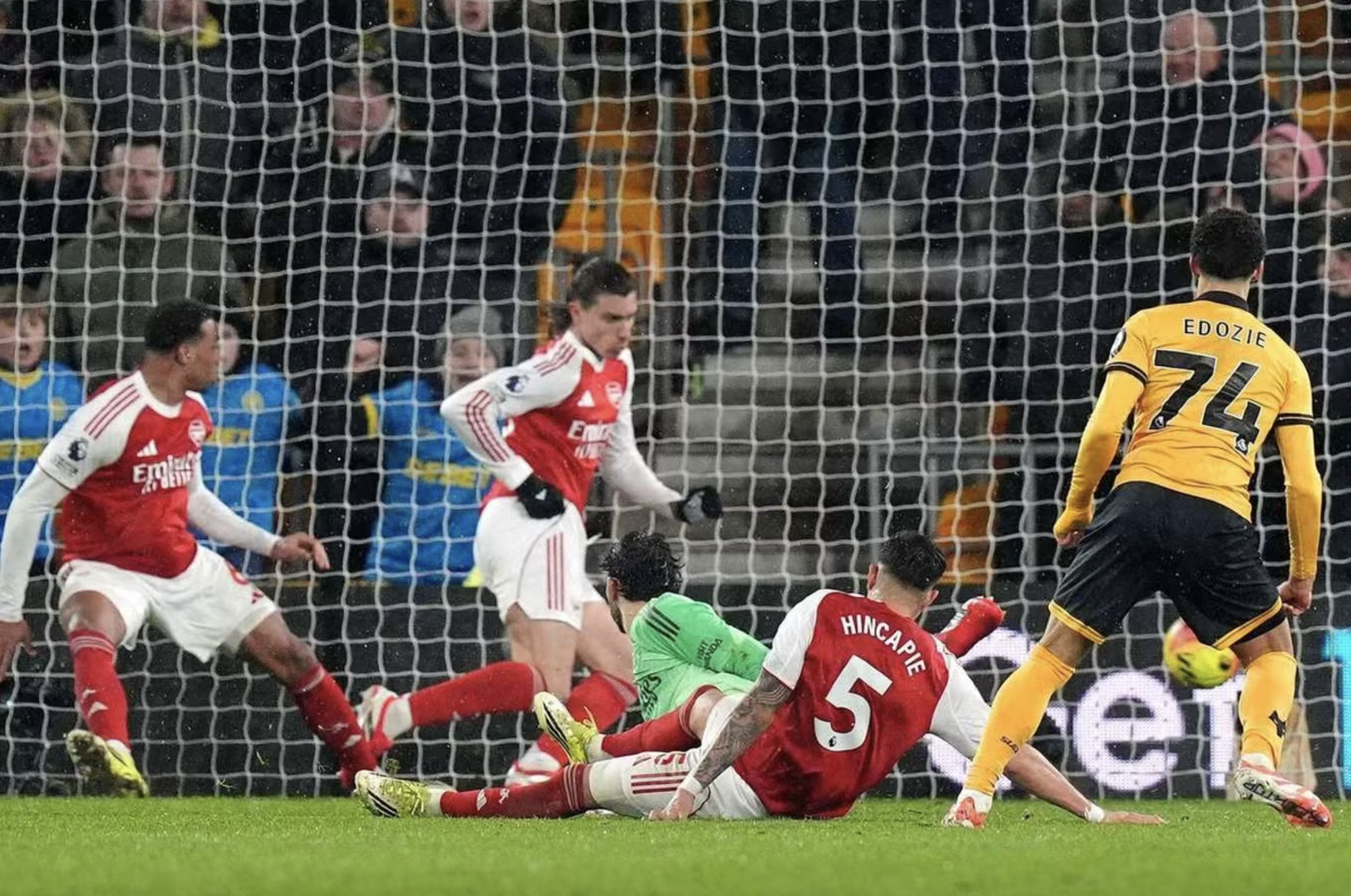 Thủng lưới phút bù giờ, Arsenal đánh rơi chiến thắng tại Molineux - Ảnh 3.