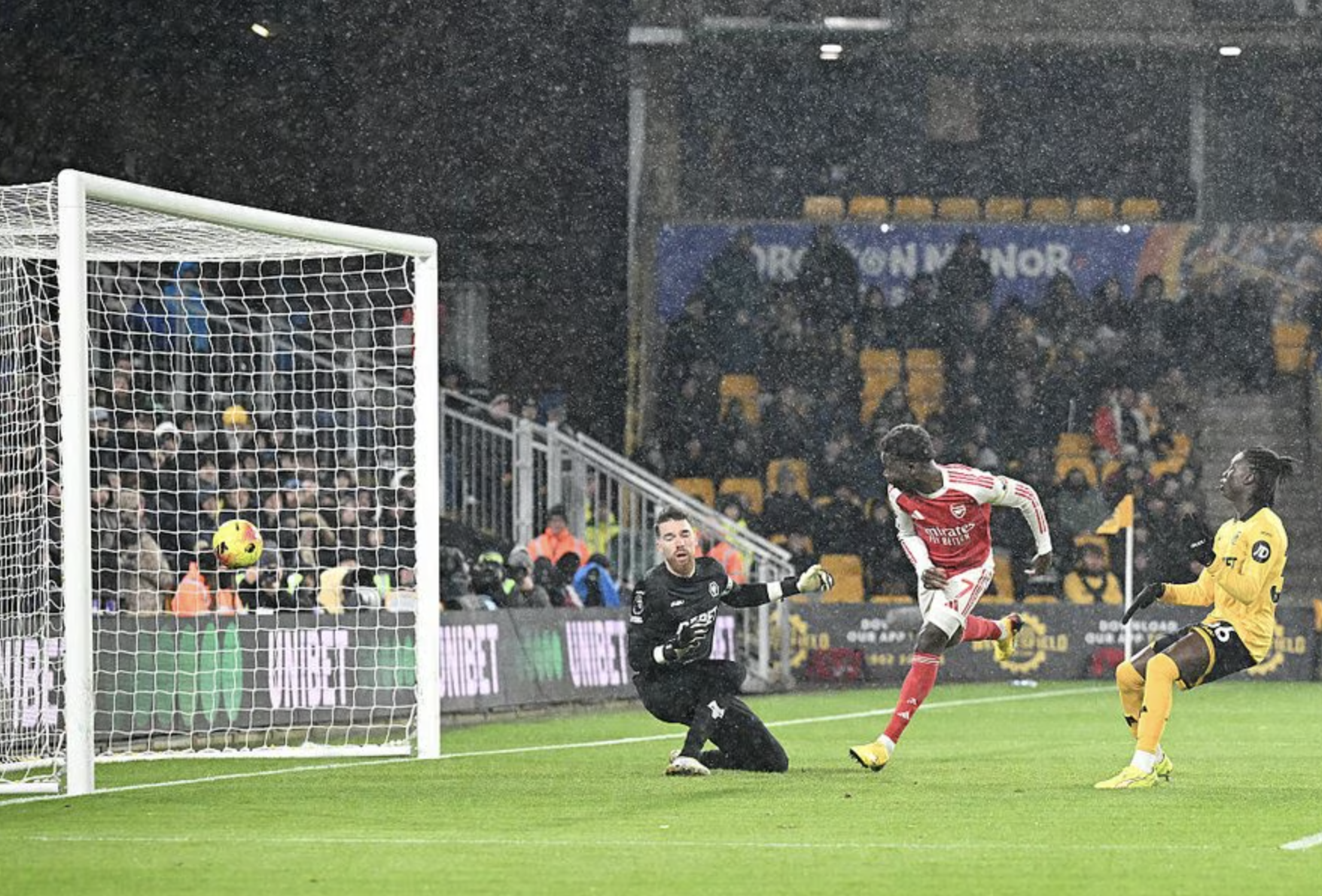 Thủng lưới phút bù giờ, Arsenal đánh rơi chiến thắng tại Molineux - Ảnh 1.