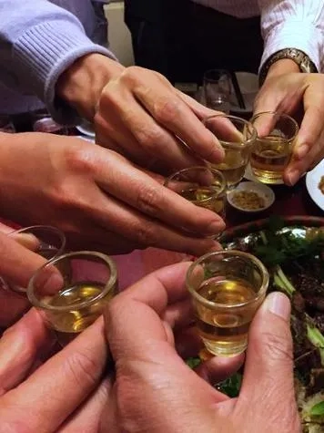 Cảnh báo ngộ độc rượu pha cồn công nghiệp