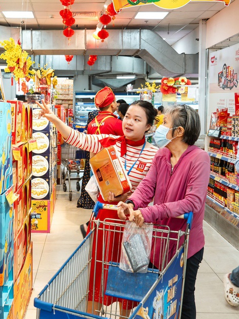 Thủ tướng: Đôn đốc doanh nghiệp chi trả đủ lương, thưởng Tết