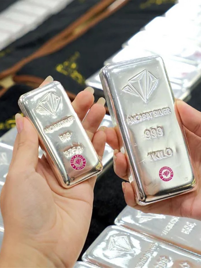 Giá bạc giảm hơn 22% chỉ trong một tuần