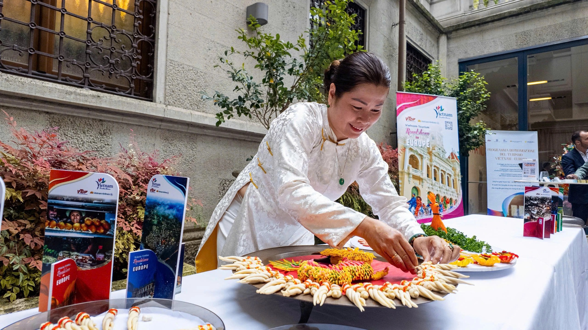 Giữ hương tết xưa: Mâm bánh rồng bay đến trời Á - Âu- Ảnh 3. Giữ hương tết xưa: Mâm bánh rồng bay đến trời Á - Âu- Ảnh 3.