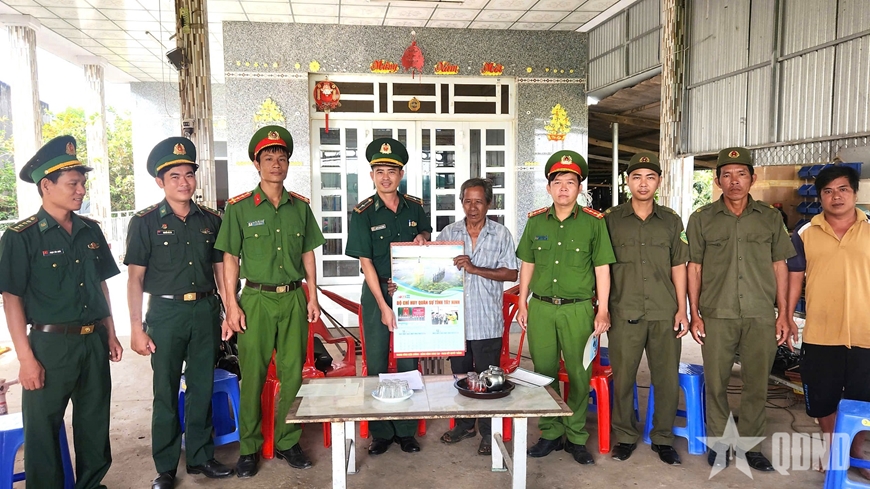 Giữ vững biên giới, phấn khởi mừng đón xuân- Ảnh 3.