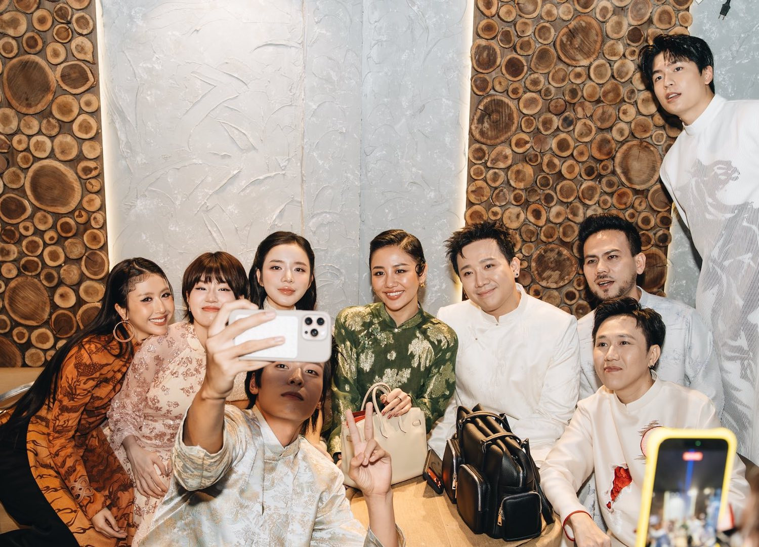 "Thỏ ơi!" của Trấn Thành cán mốc 100 tỷ, phim Trường Giang bám đuổi vị trí số 2- Ảnh 1.