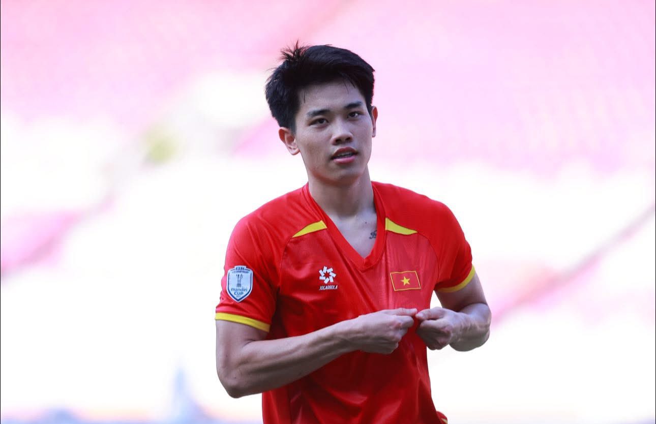 Đình Bắc ghi 4 bàn, ủng hộ 60 triệu đồng trong trận bóng thiện nguyện- Ảnh 1. Đình Bắc ghi 4 bàn, ủng hộ 60 triệu đồng trong trận bóng thiện nguyện- Ảnh 1.