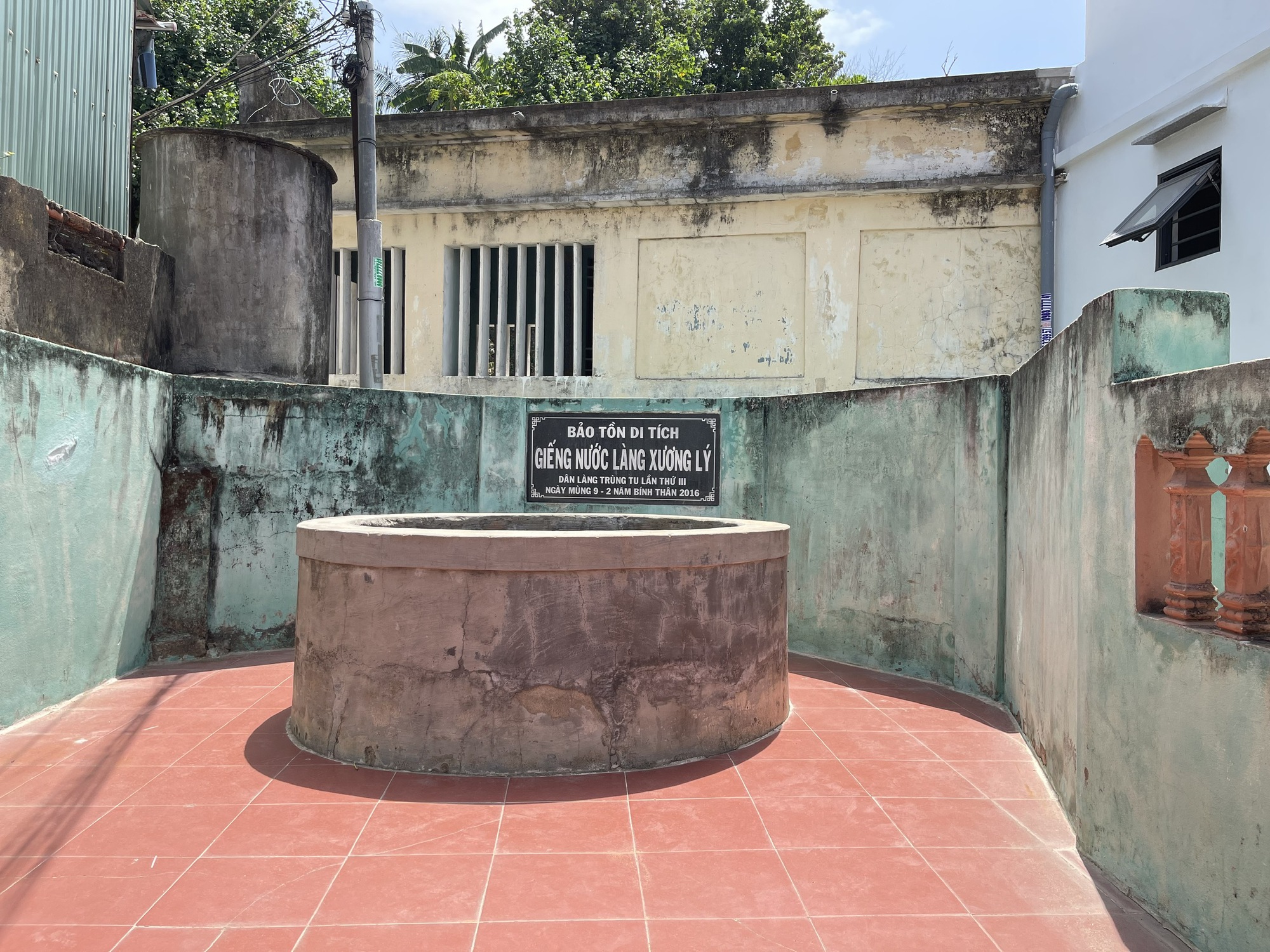 "Bí quyết lọc nước" dưới đáy giếng Chăm cổ ở làng chài Nhơn Lý- Ảnh 1. "Bí quyết lọc nước" dưới đáy giếng Chăm cổ ở làng chài Nhơn Lý- Ảnh 1.