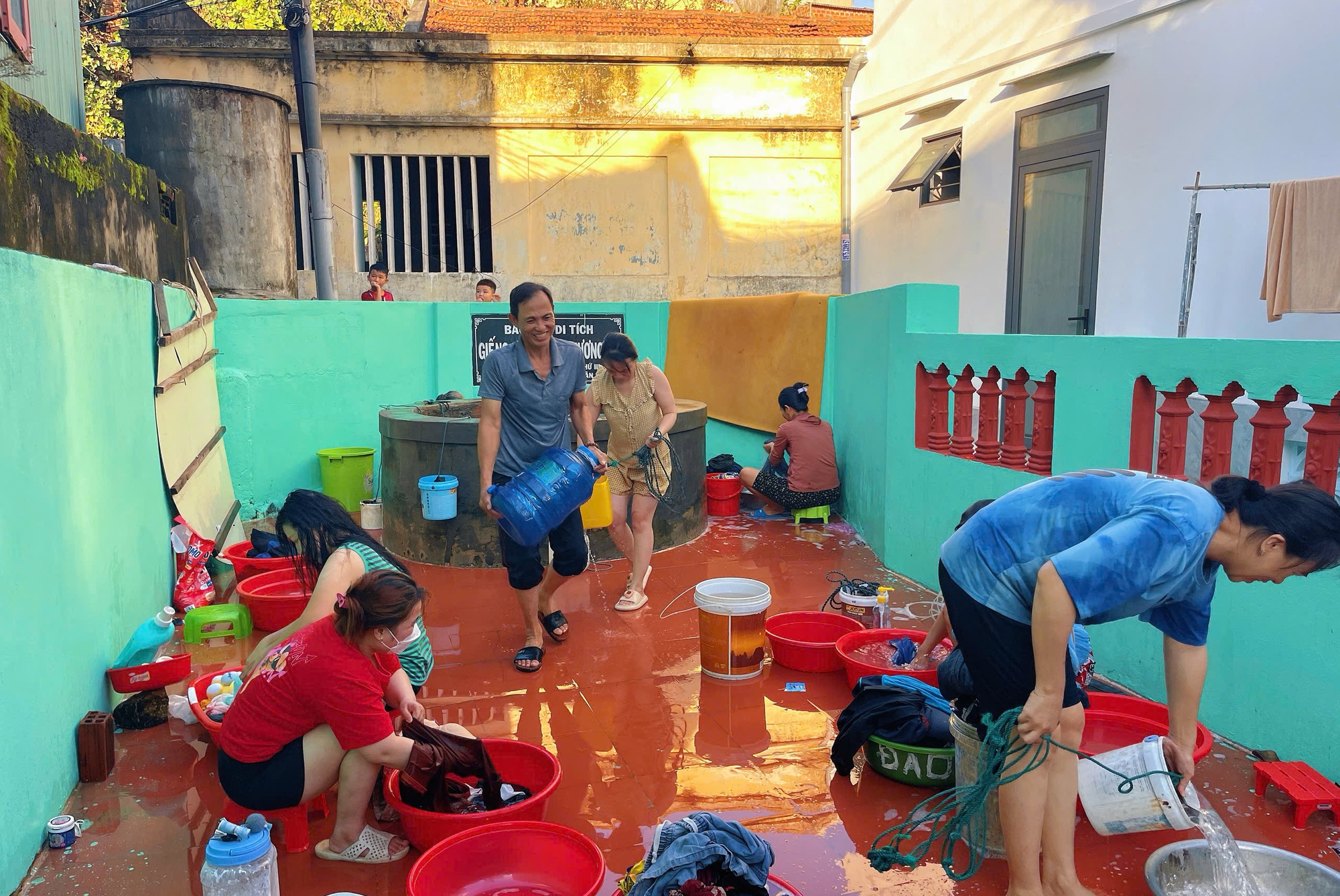 "Bí quyết lọc nước" dưới đáy giếng Chăm cổ ở làng chài Nhơn Lý- Ảnh 4. "Bí quyết lọc nước" dưới đáy giếng Chăm cổ ở làng chài Nhơn Lý- Ảnh 4.