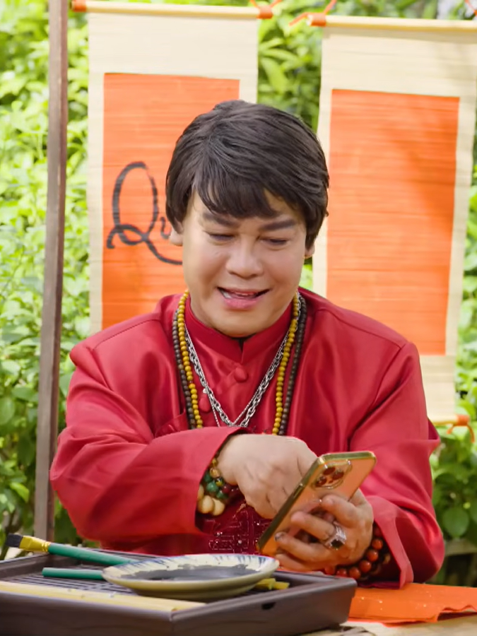 Lẹ không trễ tàu: Xung đột giữa tiền mặt và mã QR