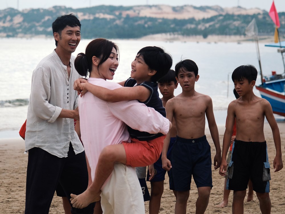 Trấn Thành vẫn dẫn đầu, phim tết của Trường Giang bất ngờ bị 'vượt mặt' - Ảnh 1.