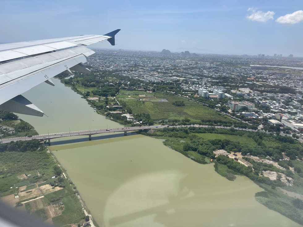 Flycam xâm nhập sân bay Đà Nẵng: Bộ Xây dựng nói gì? - Ảnh 1.