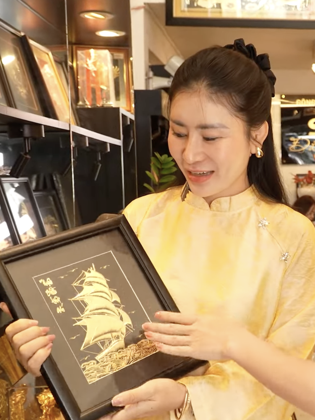 HTV Thành phố không ngủ: Vì sao nhiều người chọn tranh mạ vàng đầu năm?