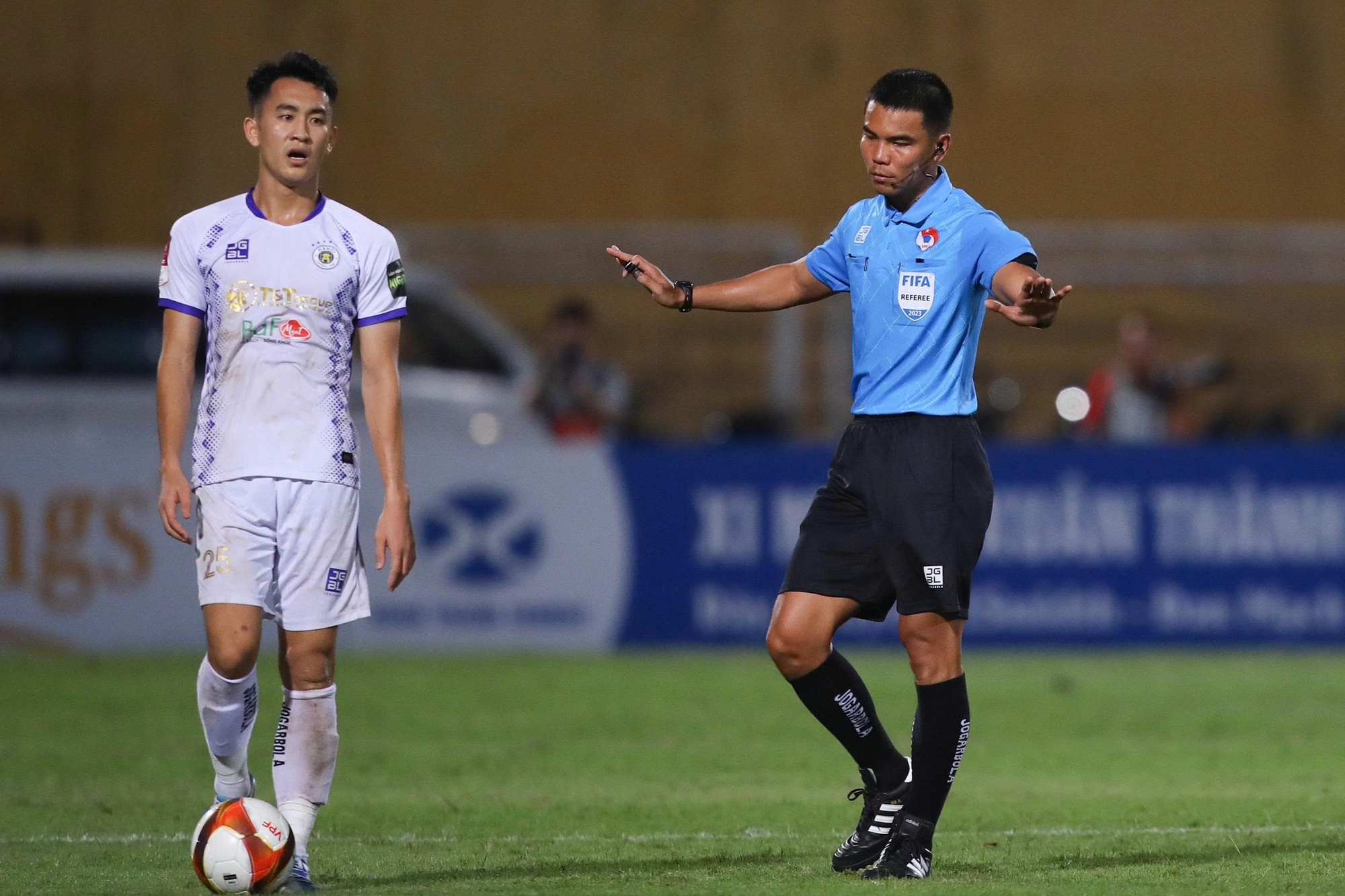 Hai trọng tài Thái Lan điều hành trận nóng Thể Công Viettel đấu Hà Nội: Cực gay cấn- Ảnh 3.