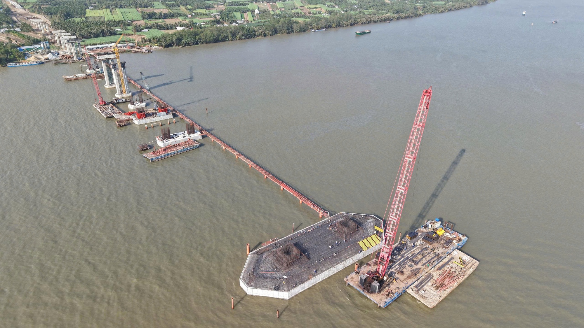 Cầu Đại Ngãi 2 được thông xe tạm và chính thức hoàn thành vào 30.4 - Ảnh 9.