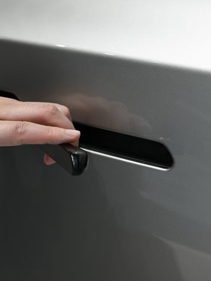 Trung Quốc cấm tay nắm cửa ẩn trên xe điện