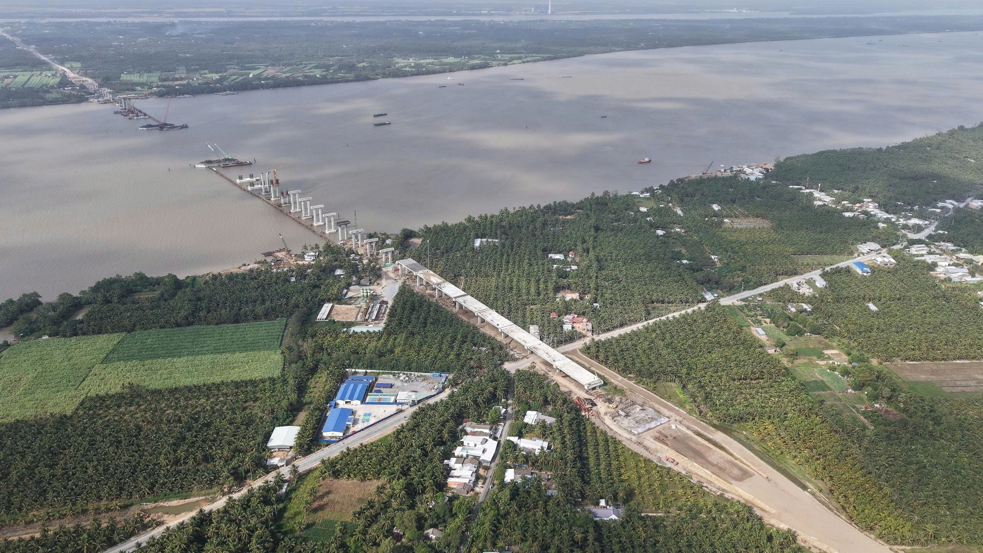 Cầu Đại Ngãi 2 được thông xe tạm và chính thức hoàn thành vào 30.4 - Ảnh 6.