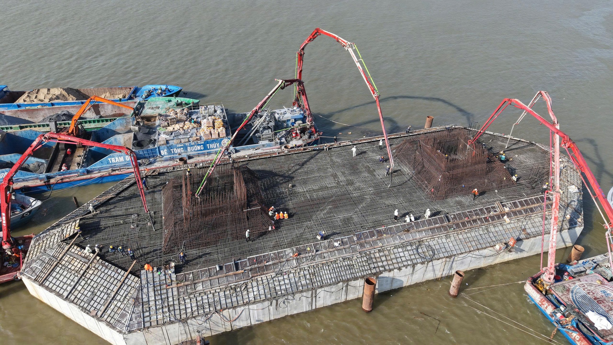 Cầu Đại Ngãi 2 được thông xe tạm và chính thức hoàn thành vào 30.4 - Ảnh 8.