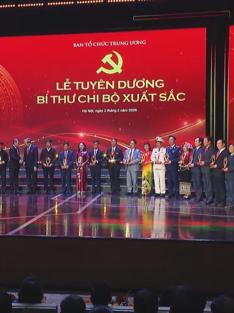 Tuyên dương 96 Bí thư Chi bộ xuất sắc, trao Giải Búa liềm vàng lần thứ X năm 2025