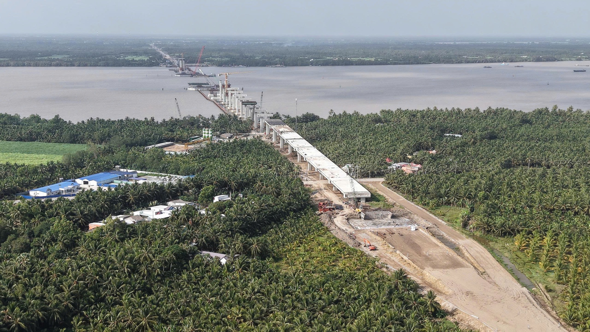 Cầu Đại Ngãi 2 được thông xe tạm và chính thức hoàn thành vào 30.4 - Ảnh 10.