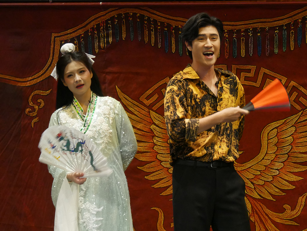 Nghệ sĩ kịch diễn cải lương trong gánh hát về khuya- Ảnh 1.