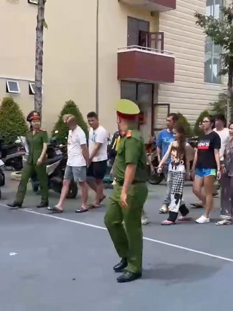 TP. Hồ Chí Minh: Đột kích ổ ma túy liên tỉnh, bắt giữ "ông trùm" trốn truy nã từng mang án giết người