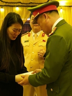 Thăm hỏi, động viên gia đình cán bộ CSGT hy sinh trong khi làm nhiệm vụ