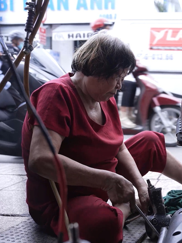 Đón theo dõi tập 14 "Người chung quanh ta": Tiệm sửa xe phụ nữ