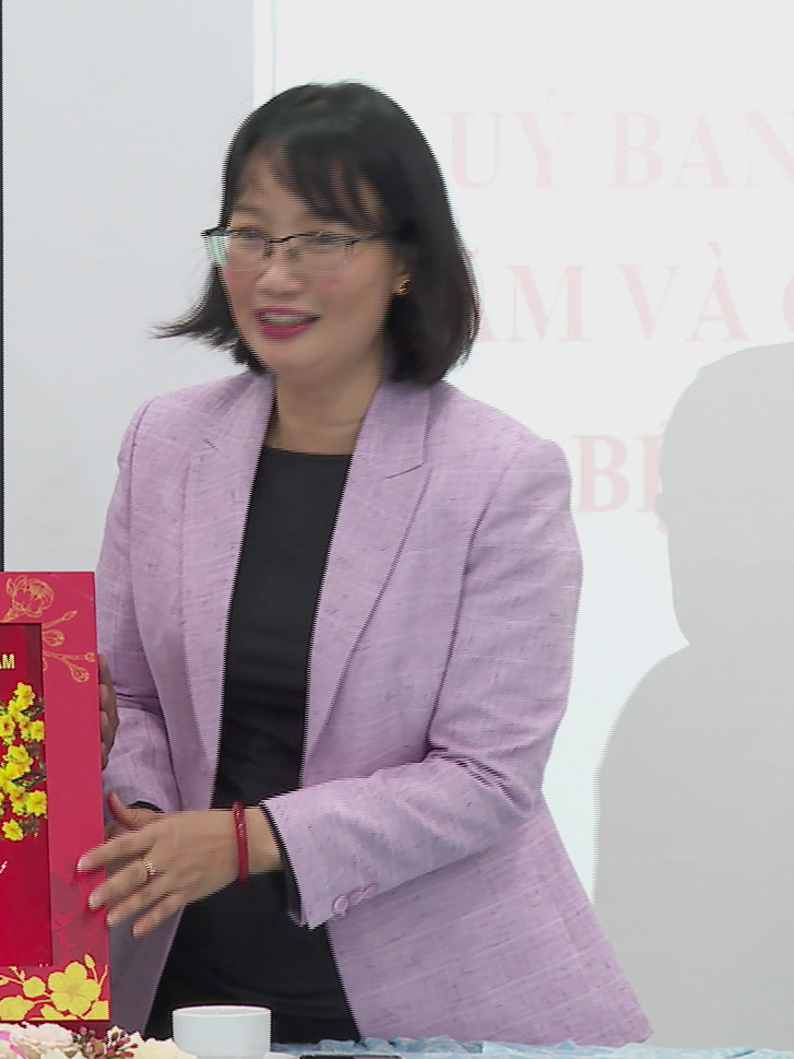 Phó Chủ tịch UBND Thành phố chúc Tết và động viên đội ngũ y bác sĩ, chiến sĩ