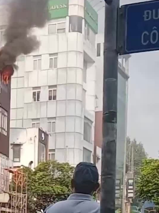 Cháy nhà 5 tầng ở trung tâm Thành phố Hồ Chí Minh