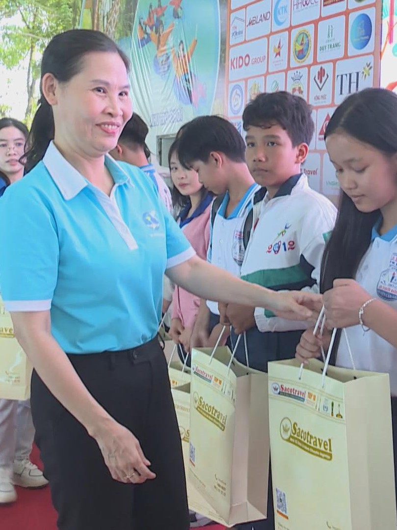 Thời sự HTV ngày 9/2/2026 | Ấm áp những phần quà trao xuân yêu thương