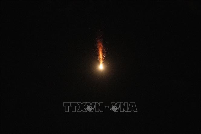 Iran tuyên bố tiến hành đợt tấn công tên lửa mới nhằm vào Israel và các căn cứ của Mỹ- Ảnh 1. Iran tuyên bố tiến hành đợt tấn công tên lửa mới nhằm vào Israel và các căn cứ của Mỹ- Ảnh 1.