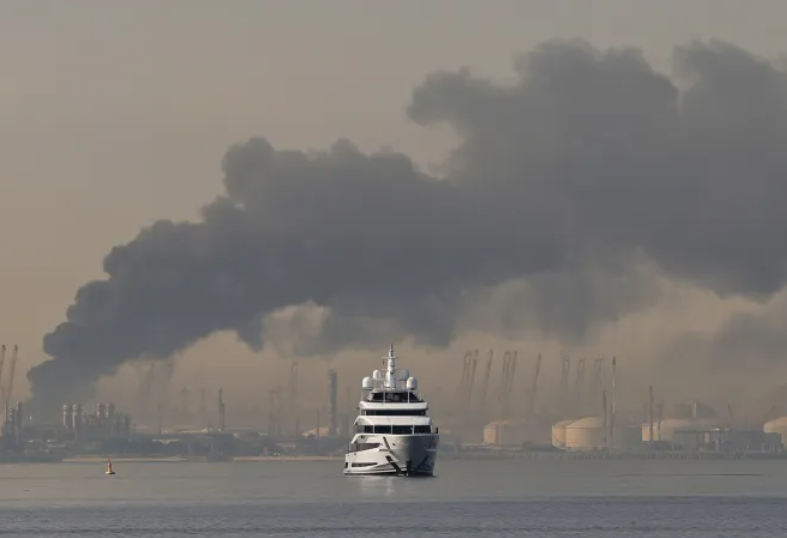 Thêm nhiều vụ nổ làm rung chuyển Dubai, Doha và Manama khi Iran trút giận- Ảnh 2. Thêm nhiều vụ nổ làm rung chuyển Dubai, Doha và Manama khi Iran trút giận- Ảnh 2.