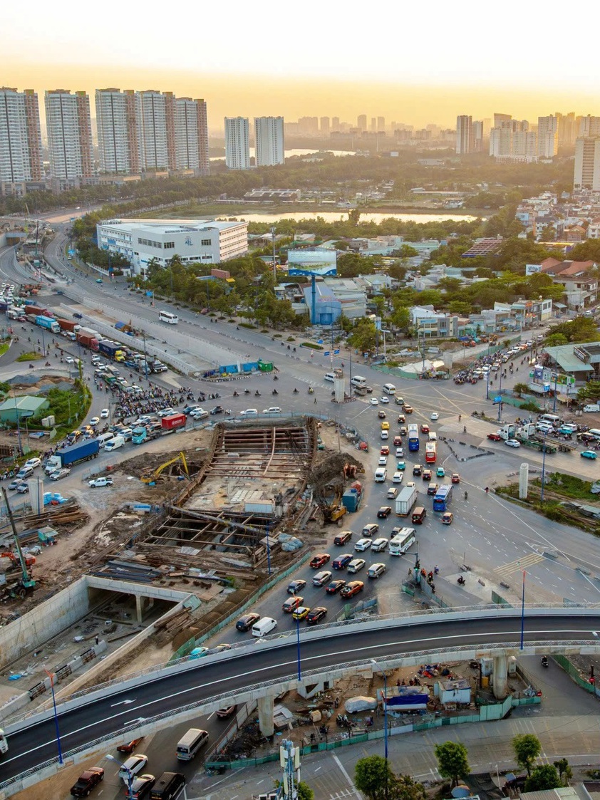 Có nên tháo dỡ vòng xoay ở TP. Hồ Chí Minh: Xây thêm cầu vượt, hầm chui