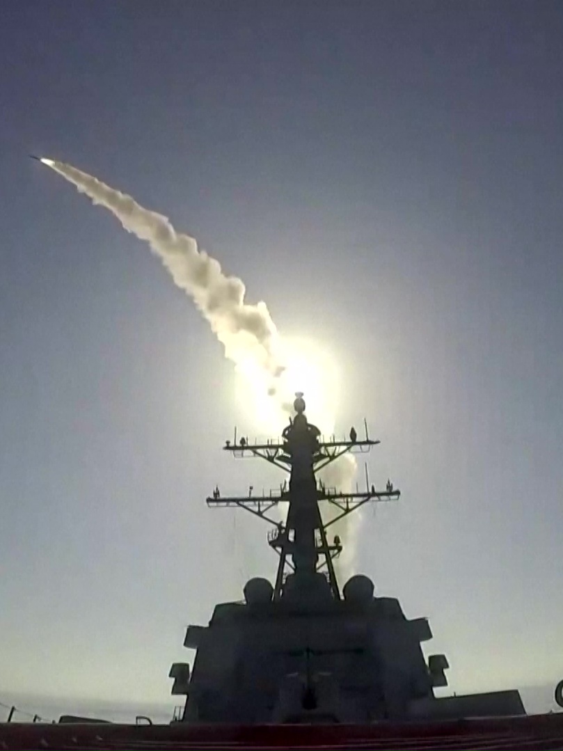 Mỹ tuyên bố phá hủy 16 tàu rải thủy lôi của Iran